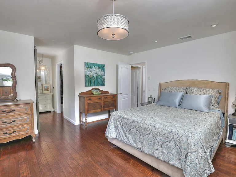 2063 Village Ln — Photo 12