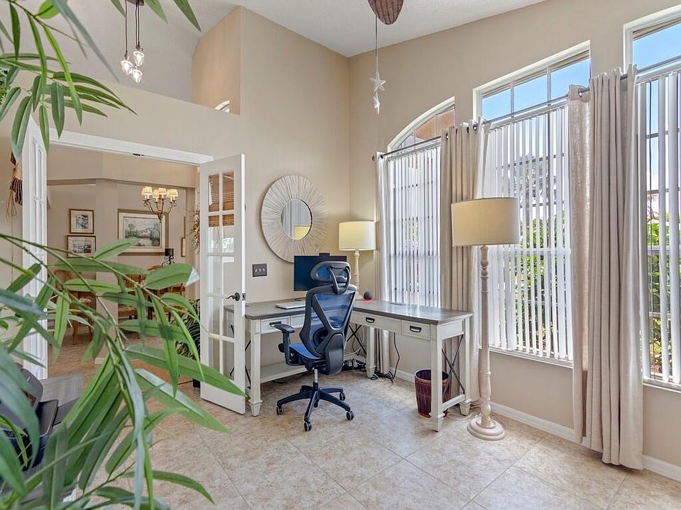 1st image of 532 SE Cliff Road