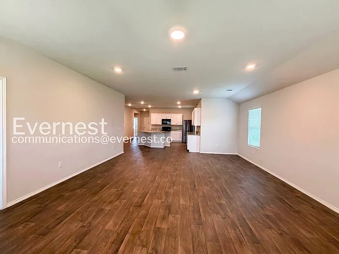 4 bed, 2.0 bath, 2032 sqft, $1,999 — Photo 4