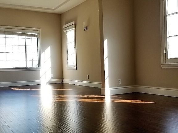 5th image of 829 N June St Unit 1/2