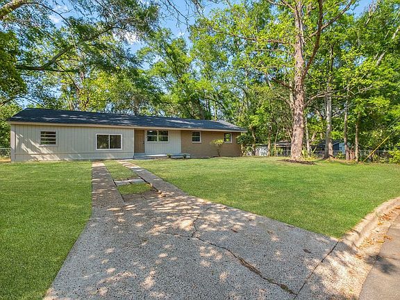 3rd image of 2212 Berkshire Dr