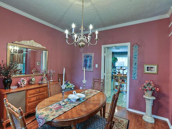 4th image of 1406 Long View Dr