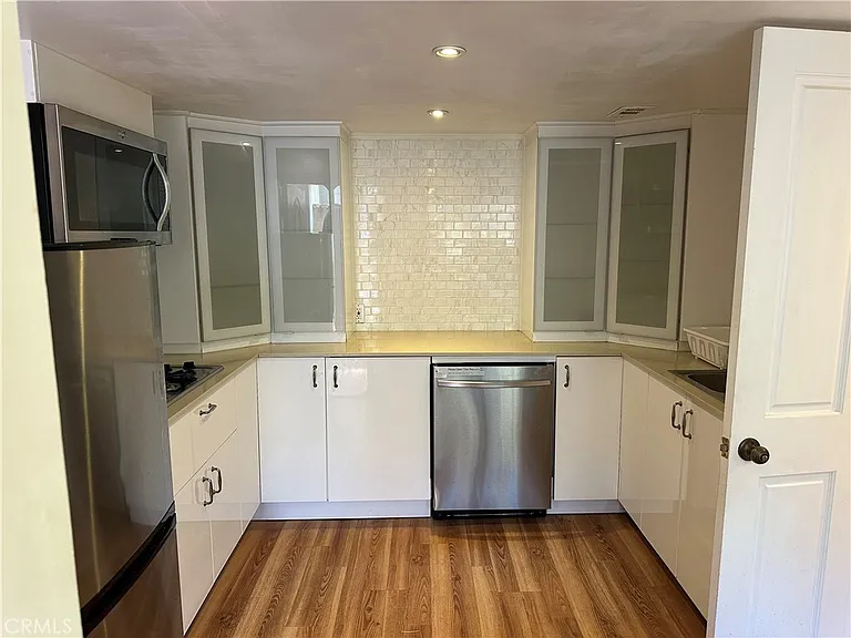 10338 Eastborne Ave — Photo 7