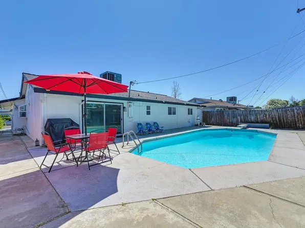 7044 Linwood Way, Sacramento, CA 95828