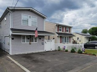 77 Morningside Ave, Laurence Harbor, NJ 08879