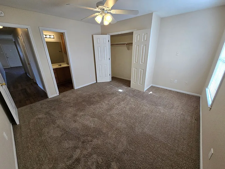 1704 Rock Hollow Loop — Photo 16