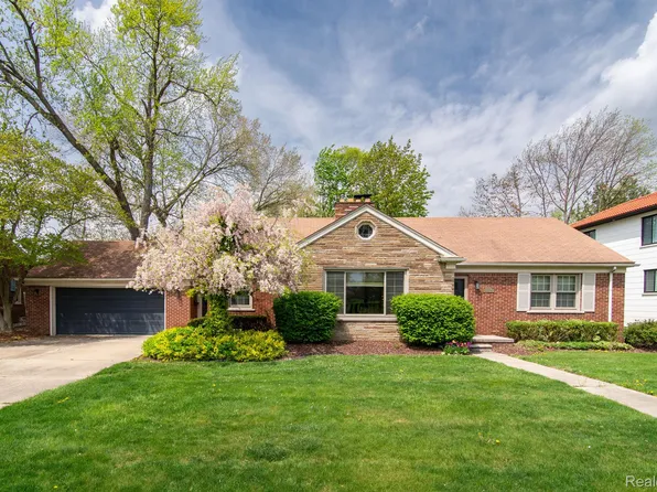 1221 Golfview Dr, Dearborn, MI 48128