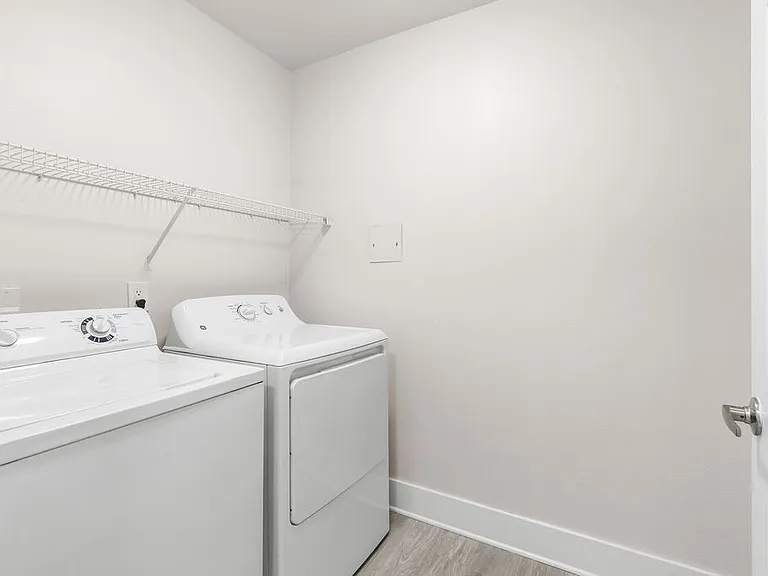 Bradley Park Apartments — Photo 68