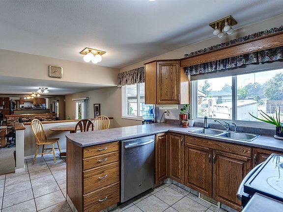 3rd image of 840 Liban Ct