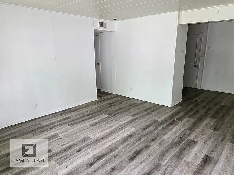 732 Saint Nicholas Dr — Photo 4