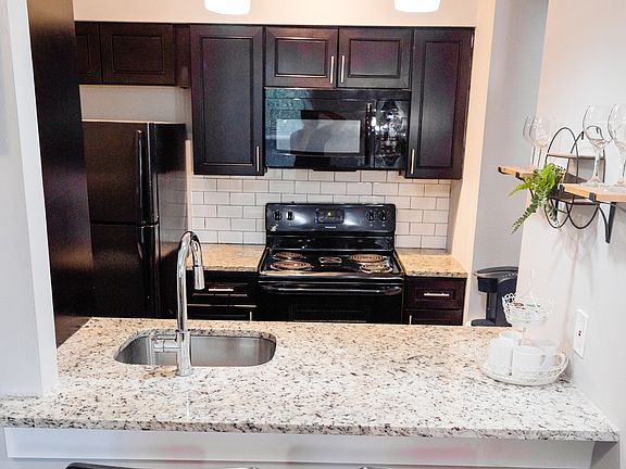 4th image of 3856 Folsom Ave