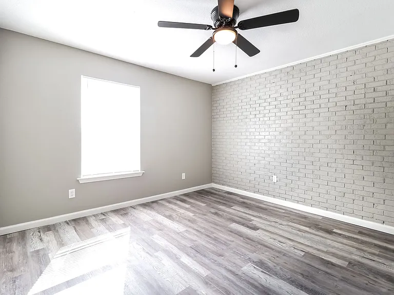 523 E Main St #7 — Photo 10