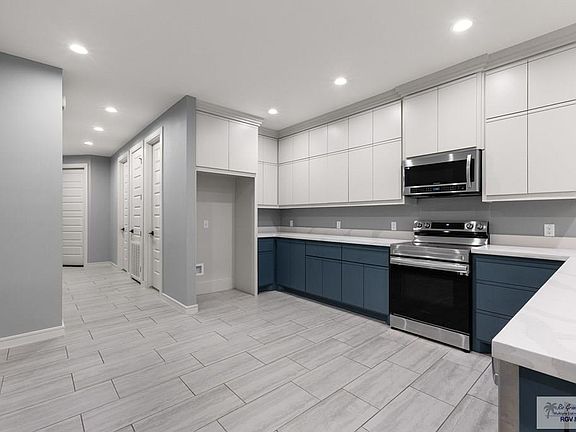 4th image of 2005 New Combes Rd