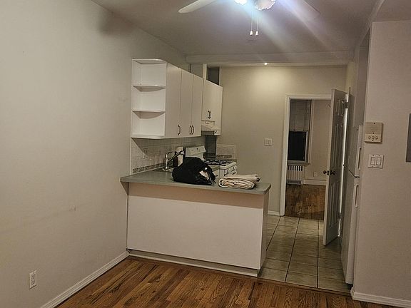 2nd image of 136 Newell St #2