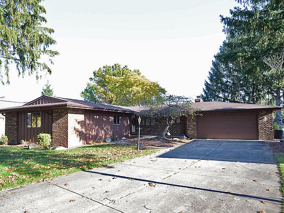 2nd image of 1182 Lakeside Dr S