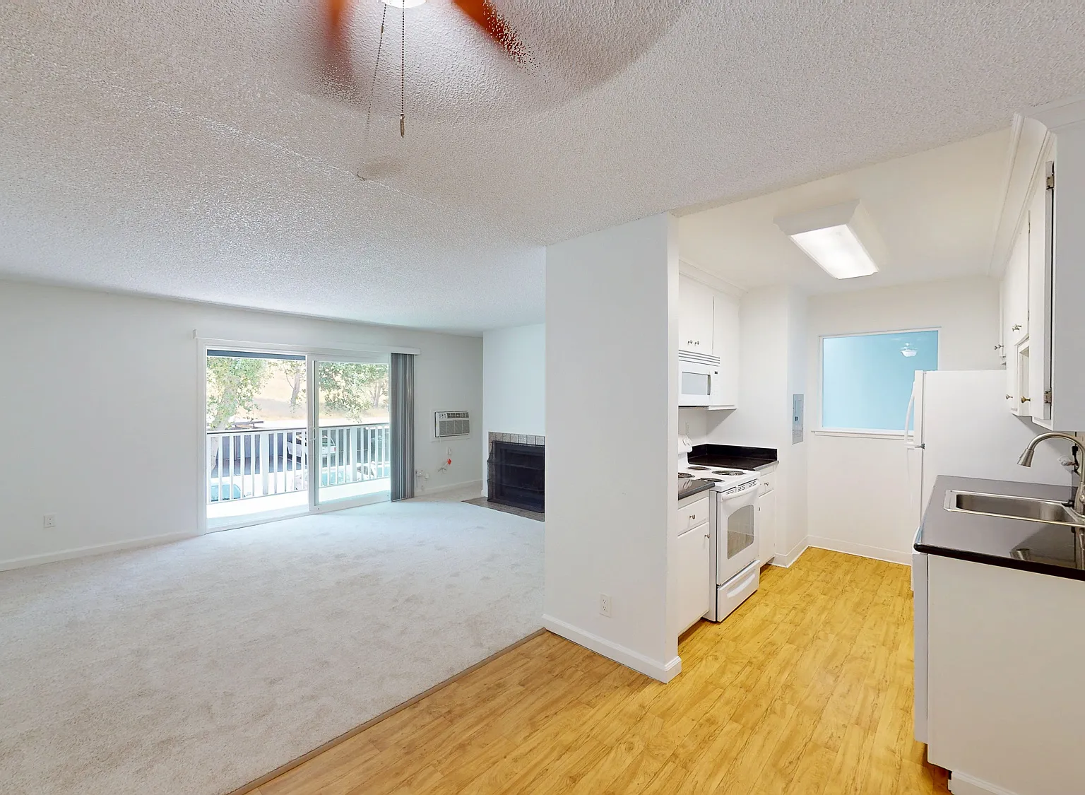 Spacious 2BR/1.5BA Novato Apartment with Parking & Pet-Friendly Living — Photo 4