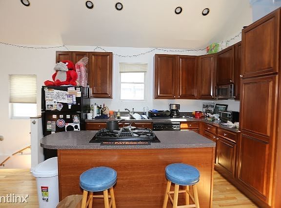 5th image of 2421 N Clybourn Ave #Coach