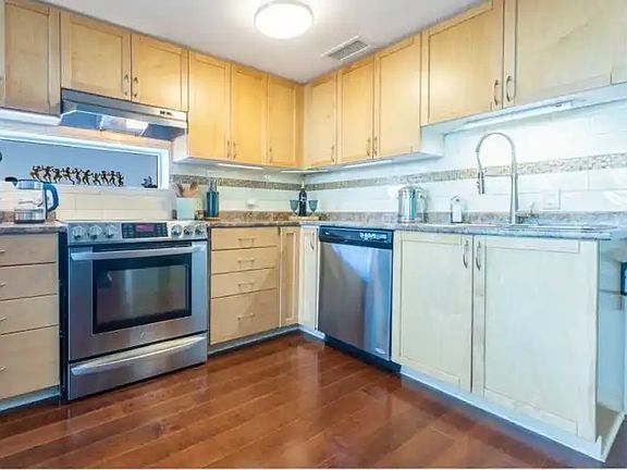 5th image of 121 Queen St #512