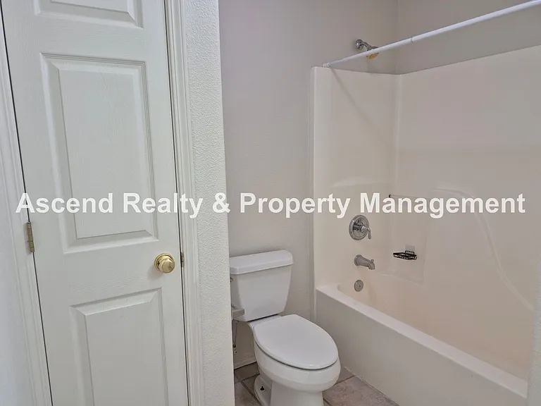 6443 NW Krislynn Ter — Photo 24