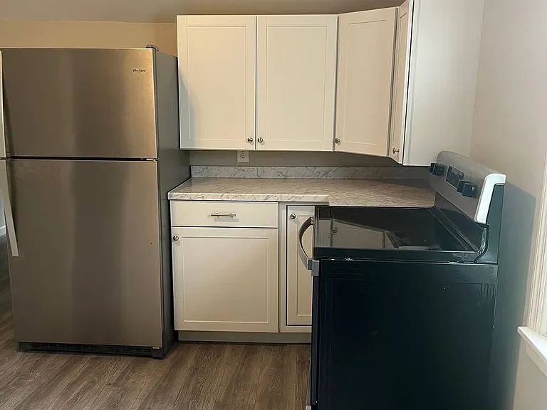 124 7th Ave - B — Photo 3