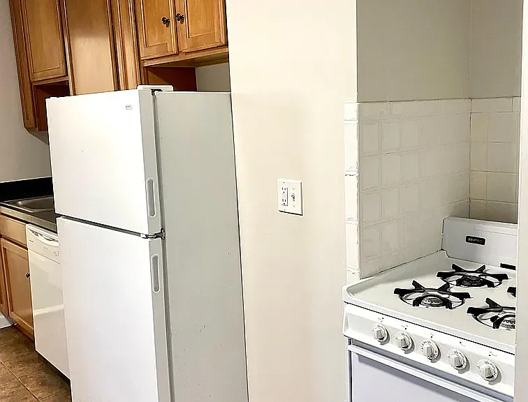 796 Main St — Photo 10