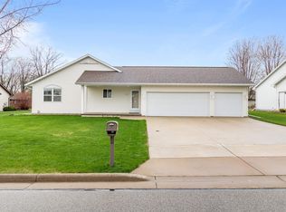 1160 Harold Dr, Menasha, WI 54952