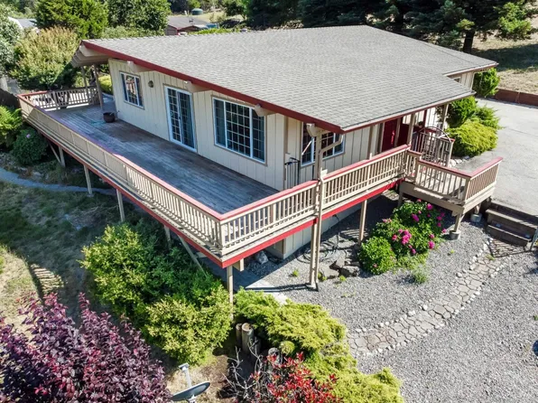 505 Larkin Valley Rd, Watsonville, CA 95076