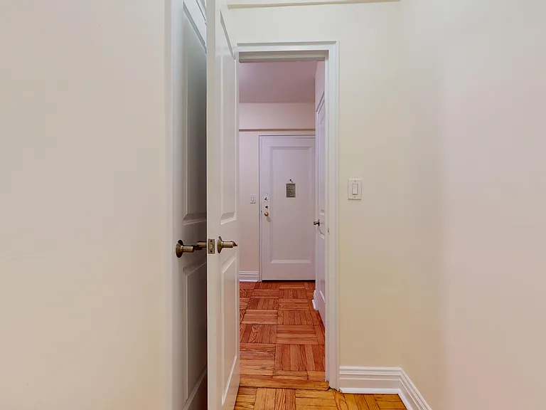 141 E 56th St #4J — Photo 8