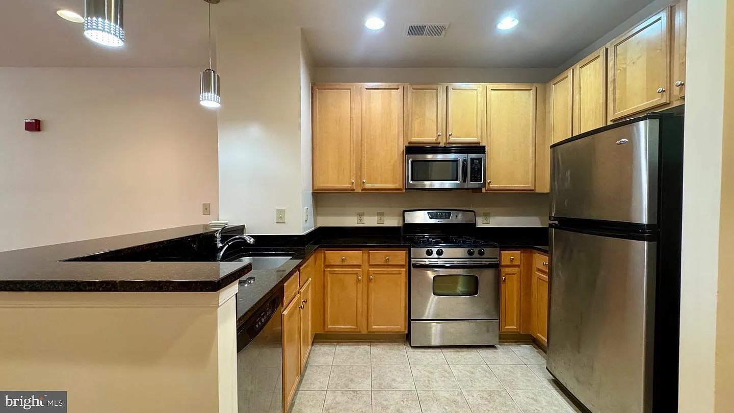 1 bed, 690 sqft, $1,950 — Photo 4