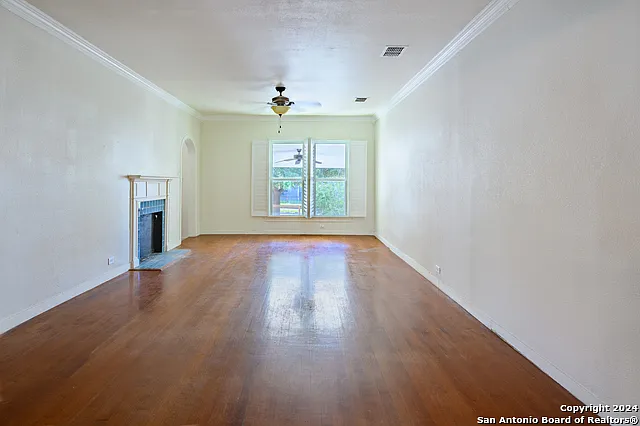 3 bed, 2.5 bath, 2492 sqft, $3,200 — Photo 3