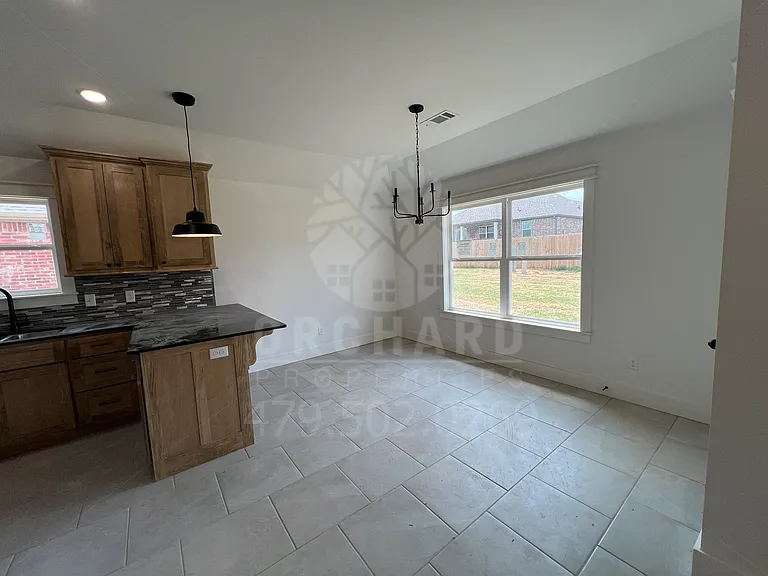 1021 Silver Birch St — Photo 6
