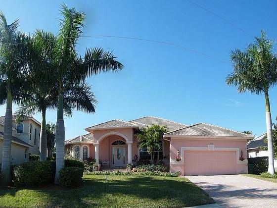 1st image of 814 Banyan Ct