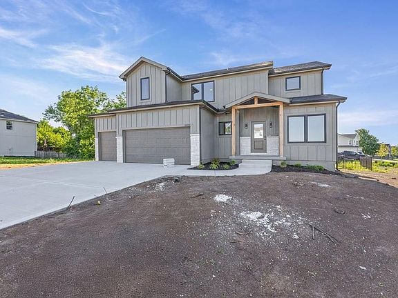 5th image of 16561 W 165th Pl