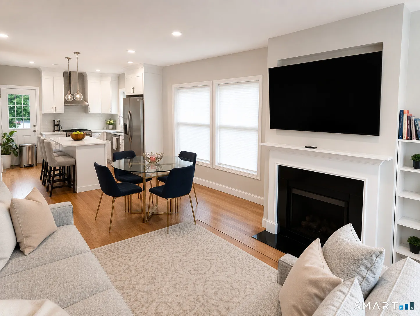 3 bed, 4.0 bath, 1292 sqft, $3,600 — Photo 3