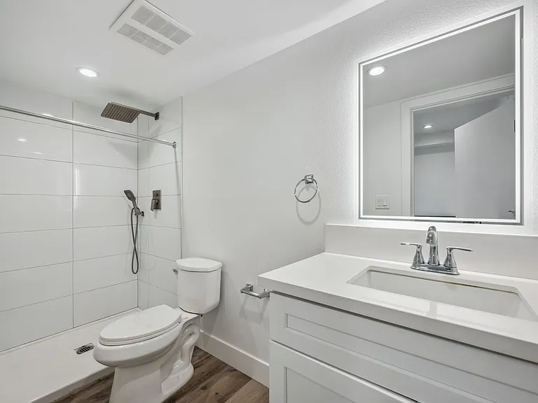 Leo P 3437 S Catalina St — Photo 15