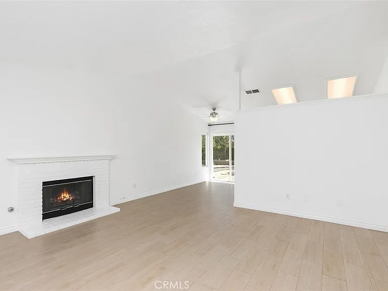 185 Cheshire Ln — Photo 6