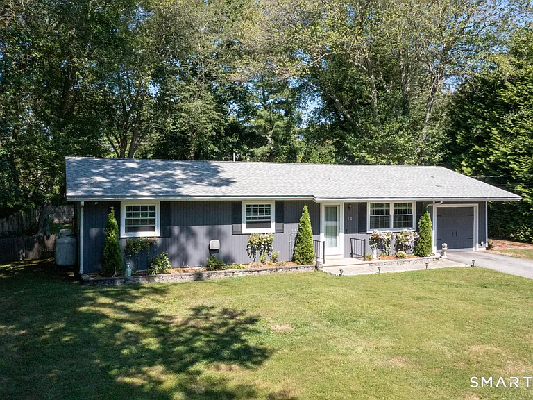 12 Allendale Rd — Photo 2