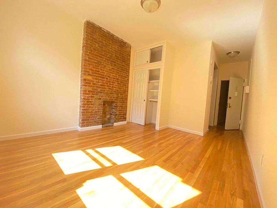 2nd image of 207 E 89th St #10B