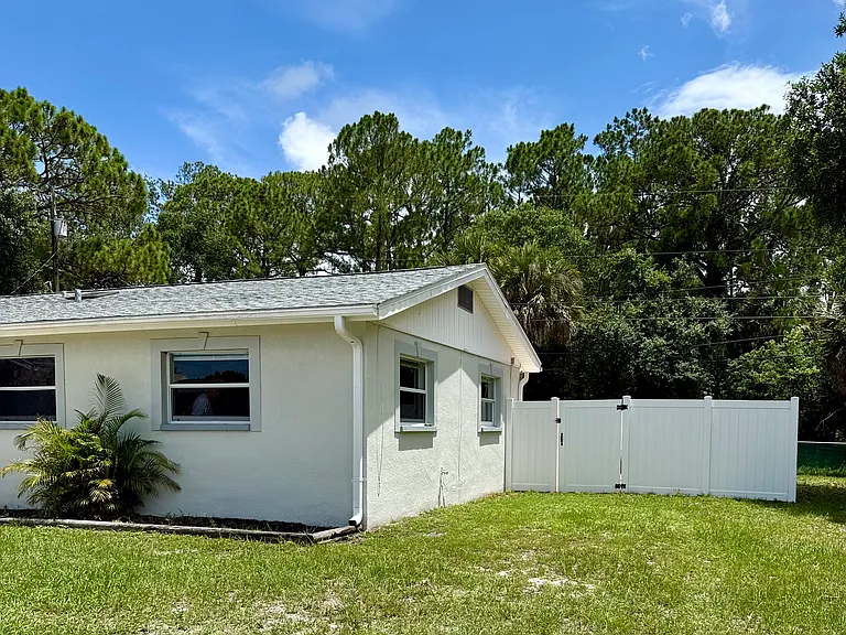 1033 Hermosa Dr — Photo 23