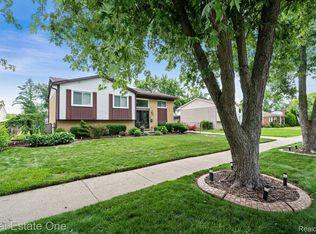 18233 Townsend Ave, Brownstown, MI 48193