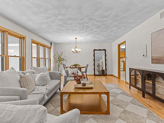 2nd image of 134 Tustin Rd