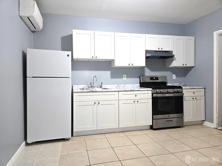 314 Seaman St #1 — Photo 6