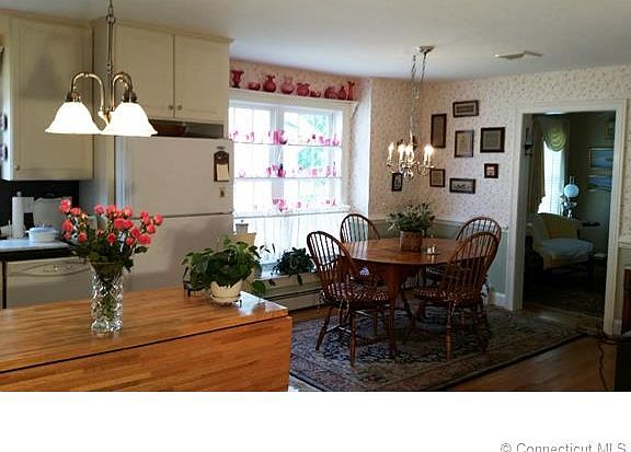 5th image of 35 Denyelle Dr