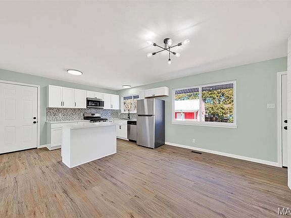 3rd image of 1585 Pepperhill Dr