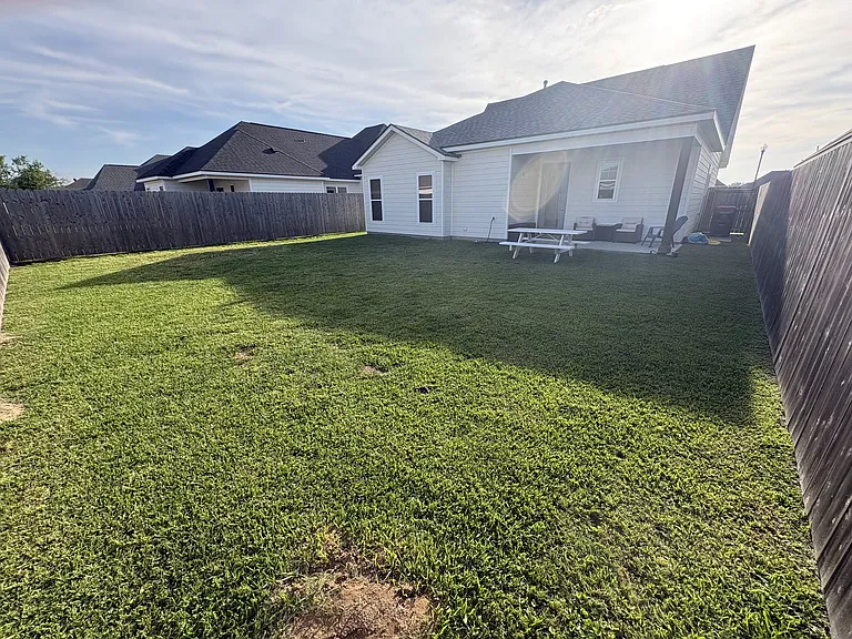 103 Bijou Dr — Photo 24