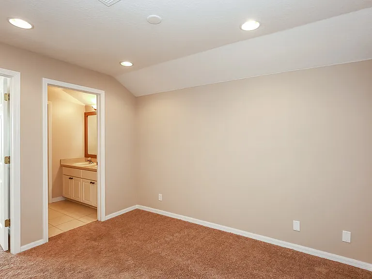 806 15th St NE — Photo 10