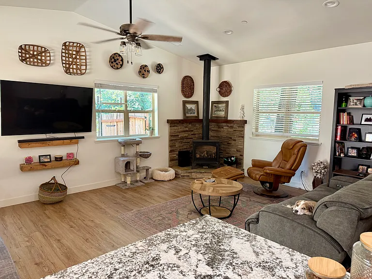 10045 Norambagua Ln — Photo 13