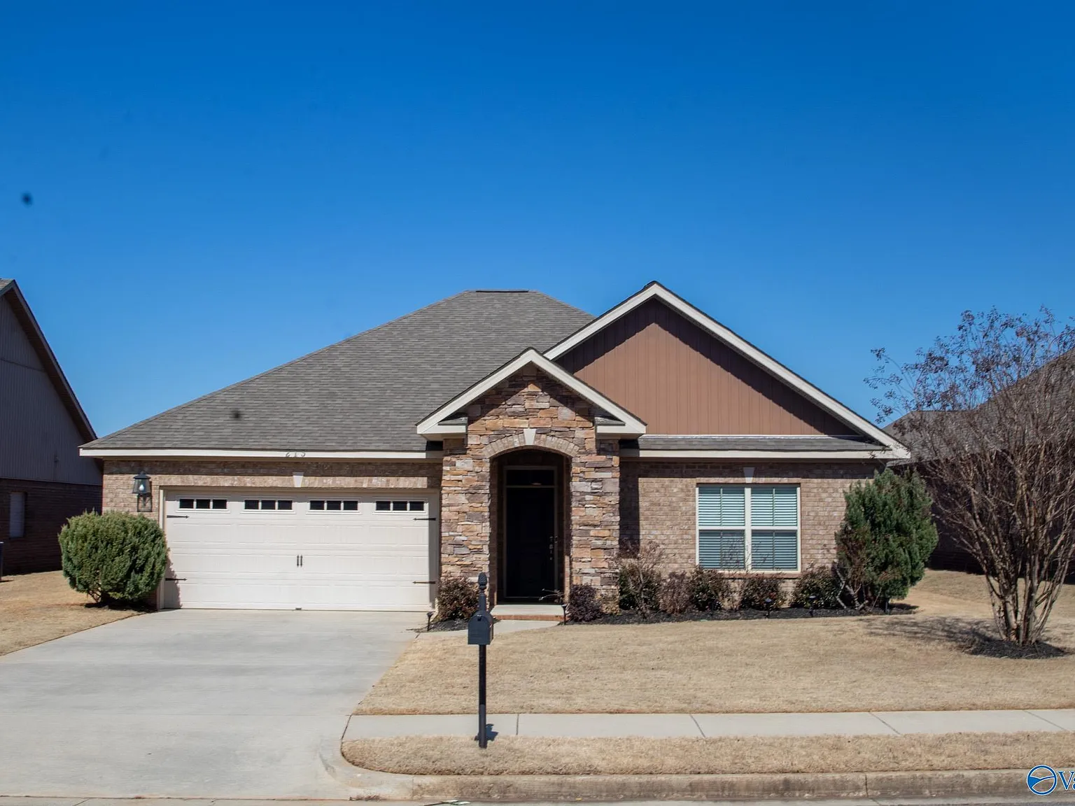 3 bed, 2.0 bath, 1900 sqft, $2,100 — Photo 1