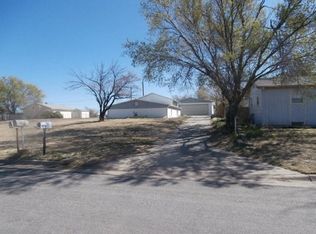 816 Westlawn Dr, Dodge City, KS 67801