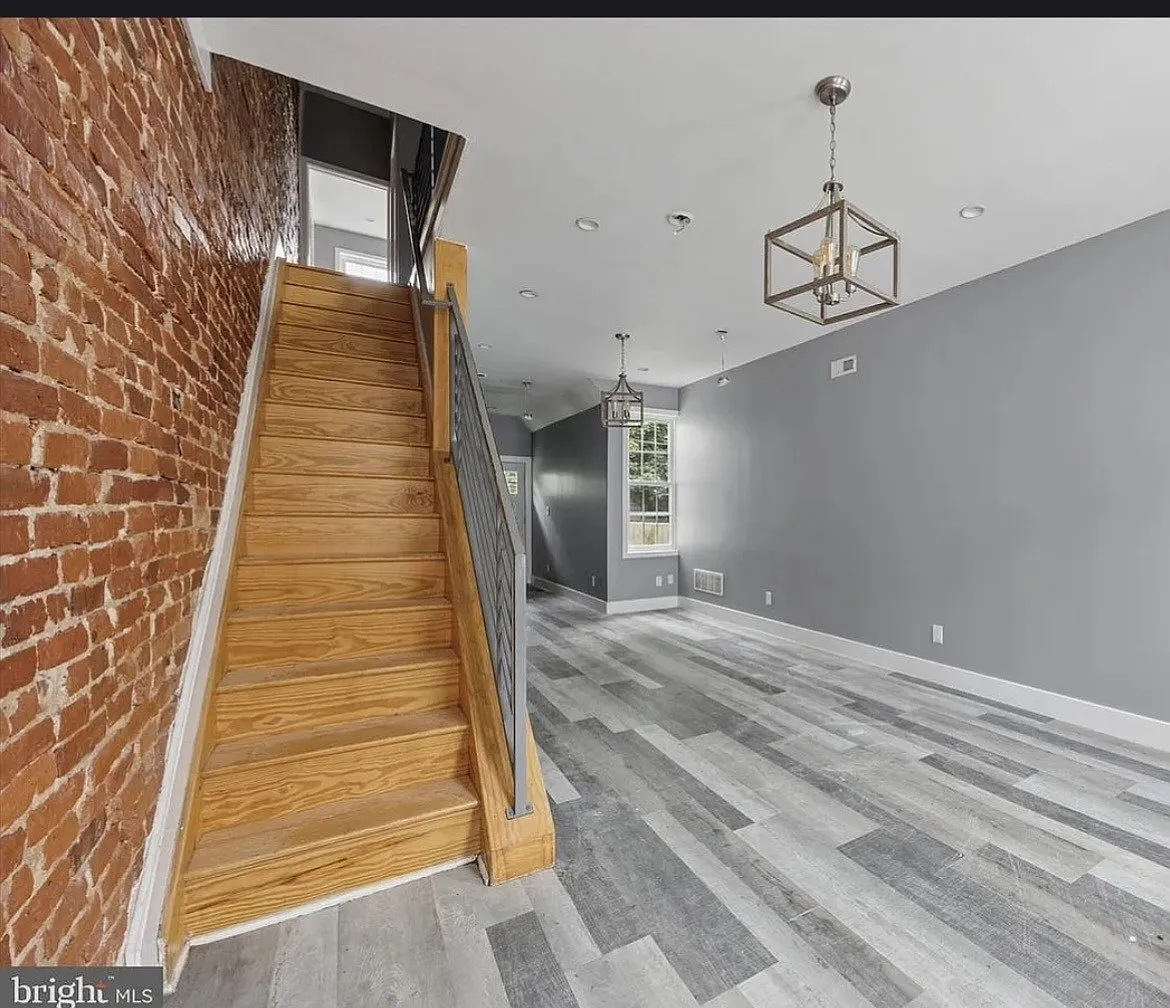 3 bed, 1100 sqft, $1,900 — Photo 3